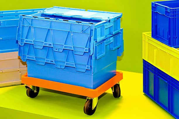How to pack plastic moving boxes
