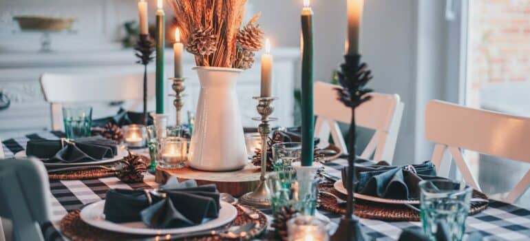 a Thanksgiving table to represent one of the Thanksgiving decoration ideas that you can do last-minute