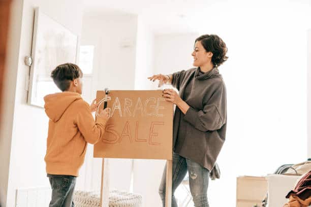 Easy steps when organizing a garage sale before moving