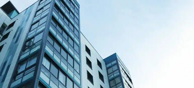 a picture of an apartment building taken from the ground up