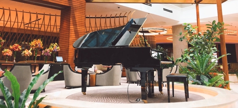 an image of a piano