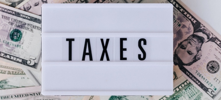 A sign that says taxes